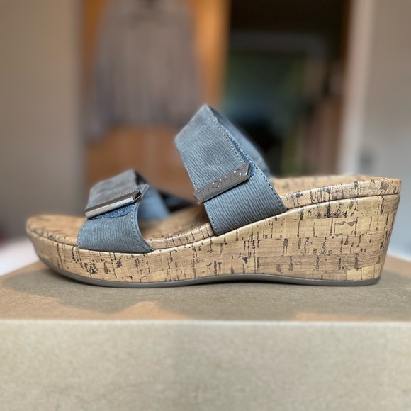 Vionic Pepper Ruched Wedge Sandals - Picture 14 of 15